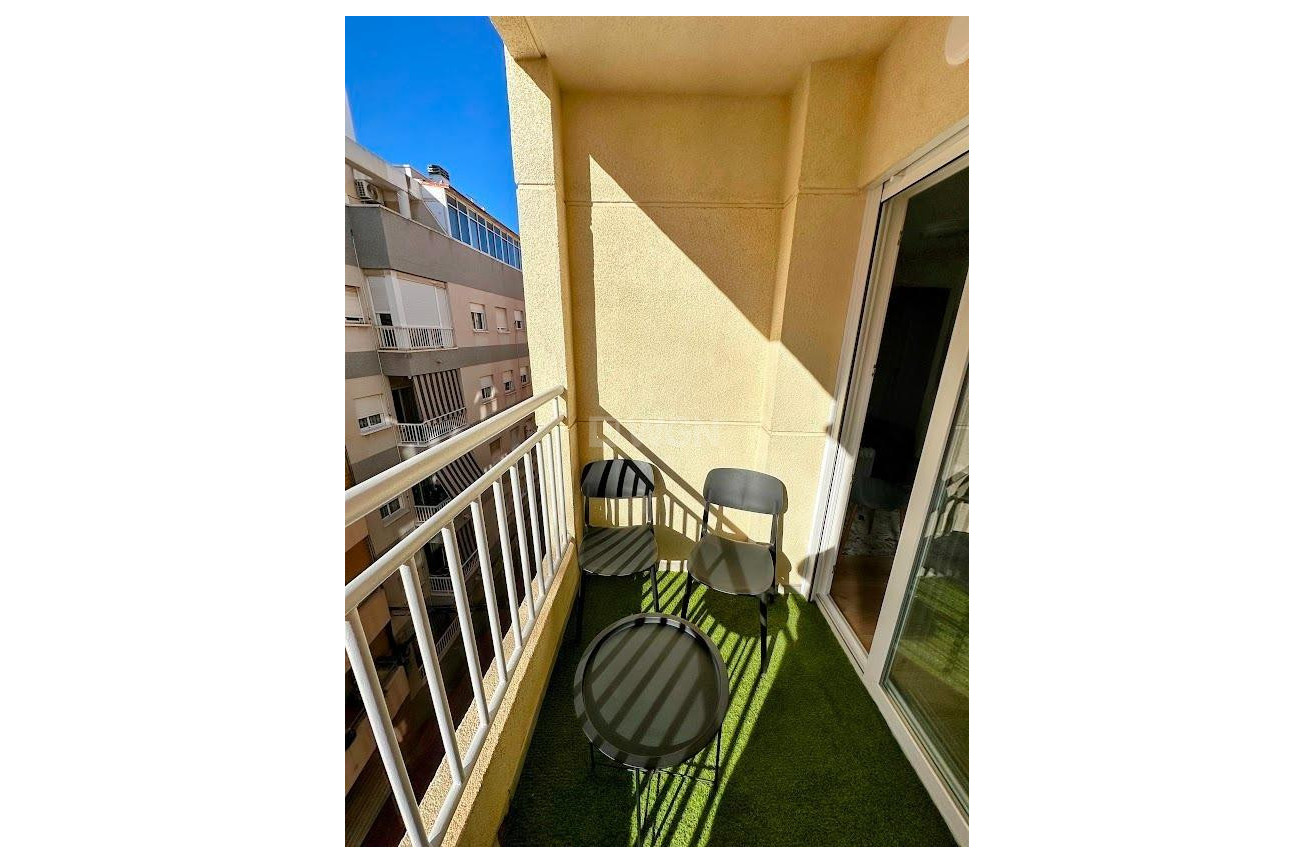 Odsprzedaż - Mieszkanie w bloku - Torrevieja - Centro