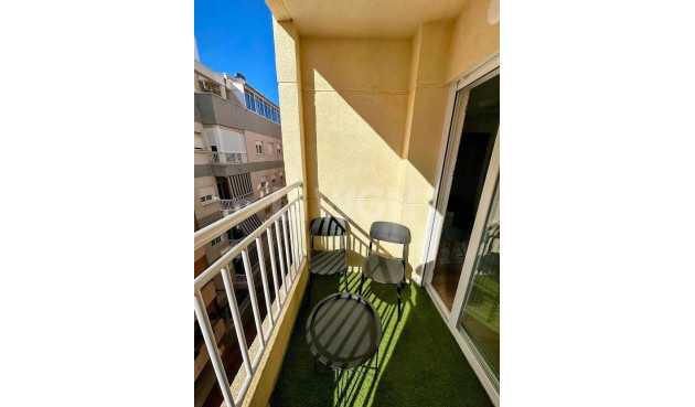 Odsprzedaż - Mieszkanie w bloku - Torrevieja - Centro