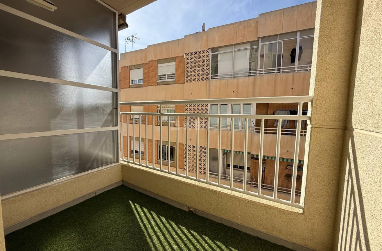 Odsprzedaż - Mieszkanie w bloku - Torrevieja - Centro