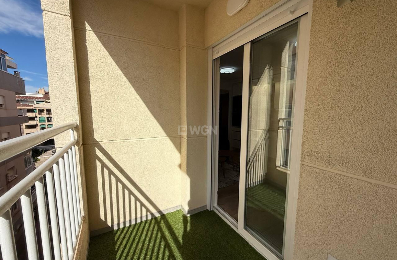 Odsprzedaż - Mieszkanie w bloku - Torrevieja - Centro