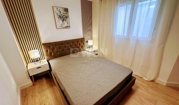 Odsprzedaż - Mieszkanie w bloku - Torrevieja - Centro