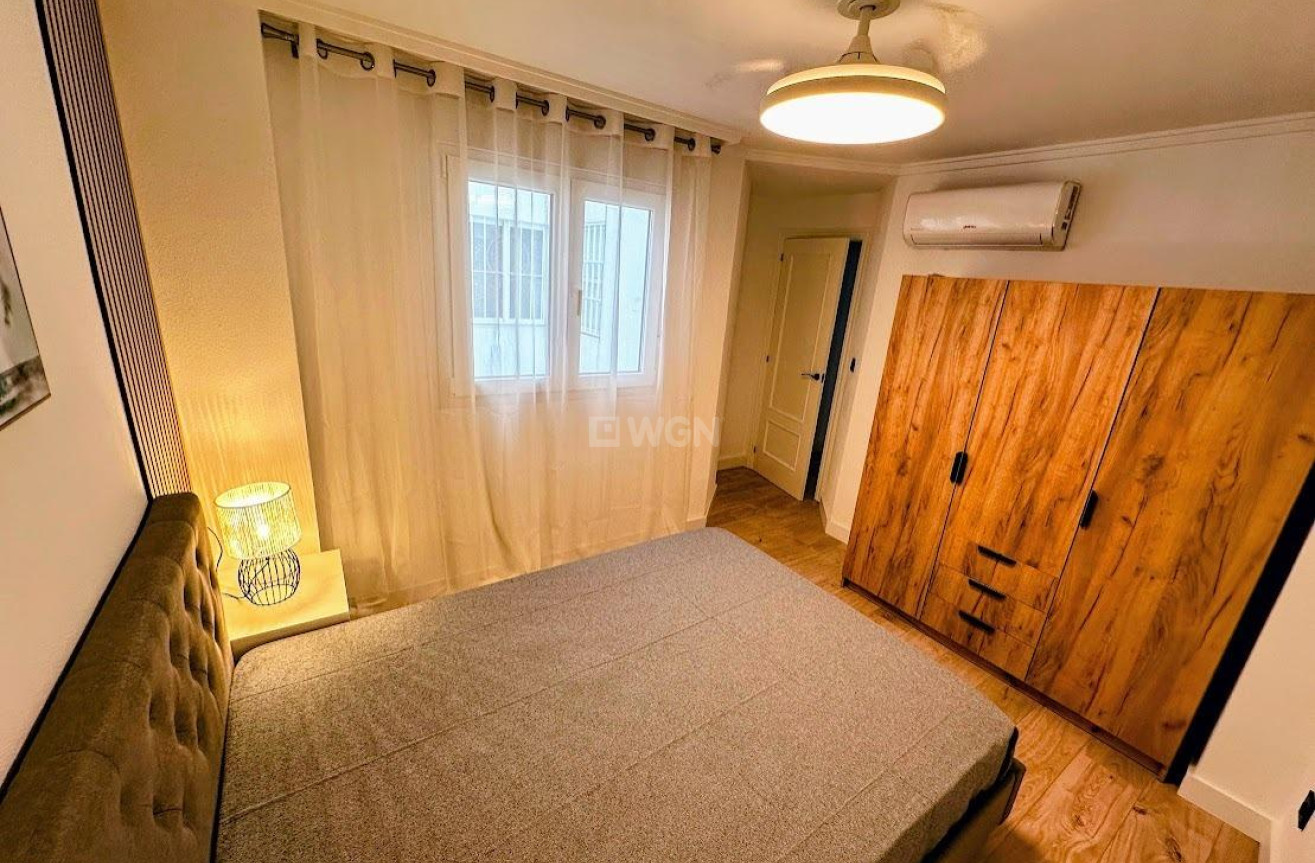 Odsprzedaż - Mieszkanie w bloku - Torrevieja - Centro
