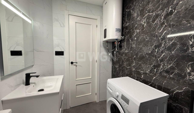 Odsprzedaż - Mieszkanie w bloku - Torrevieja - Centro