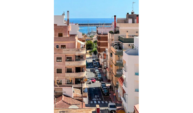 Odsprzedaż - Mieszkanie w bloku - Torrevieja - Centro