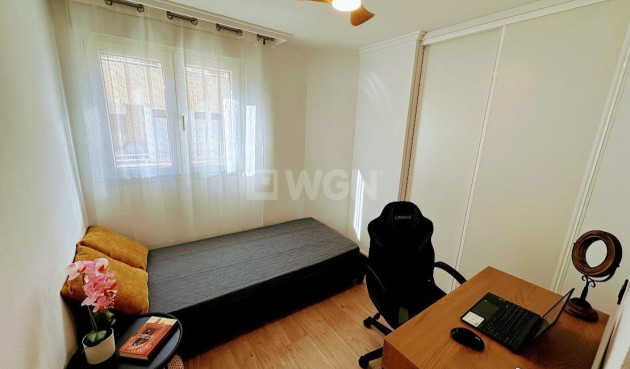 Odsprzedaż - Mieszkanie w bloku - Torrevieja - Centro