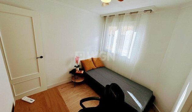 Odsprzedaż - Mieszkanie w bloku - Torrevieja - Centro