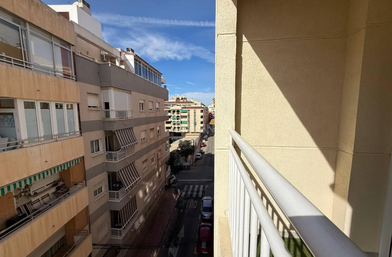 Odsprzedaż - Mieszkanie w bloku - Torrevieja - Centro