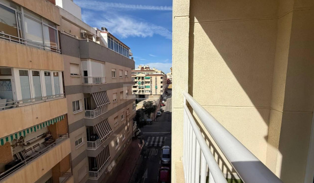 Odsprzedaż - Mieszkanie w bloku - Torrevieja - Centro