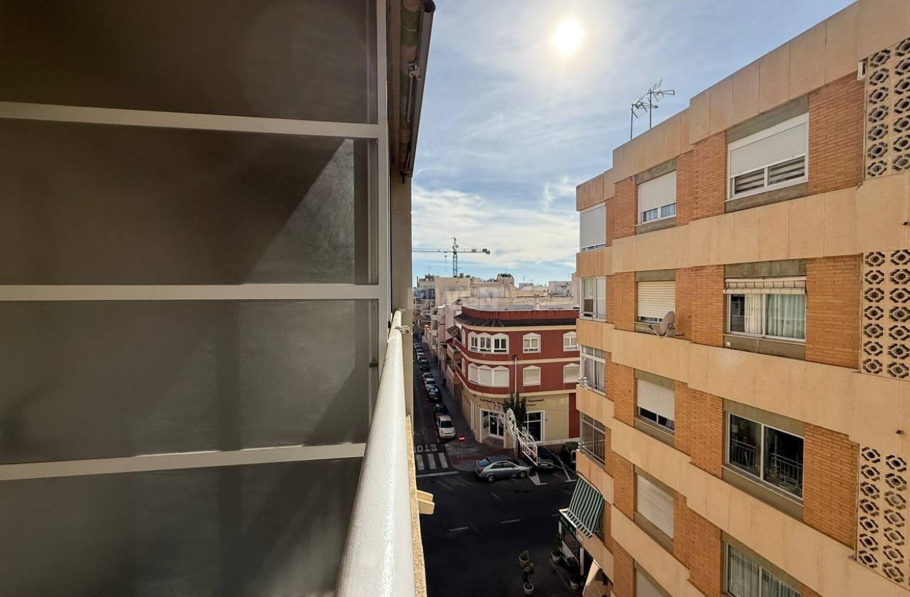 Odsprzedaż - Mieszkanie w bloku - Torrevieja - Centro