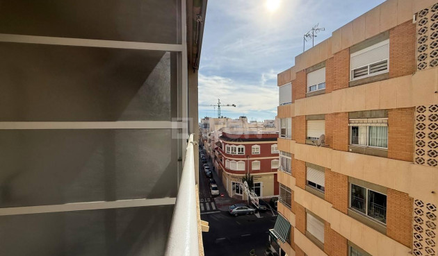 Odsprzedaż - Mieszkanie w bloku - Torrevieja - Centro