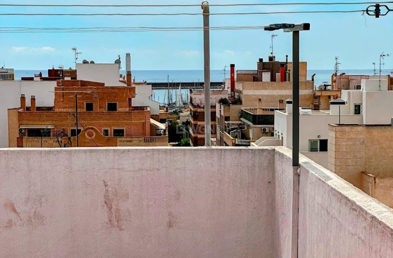 Odsprzedaż - Mieszkanie w bloku - Torrevieja - Centro