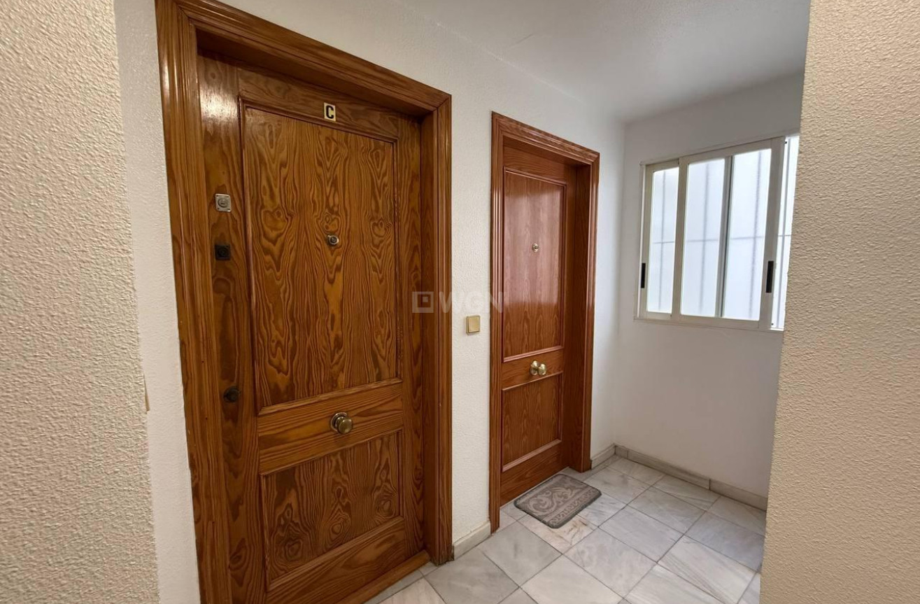 Odsprzedaż - Mieszkanie w bloku - Torrevieja - Centro