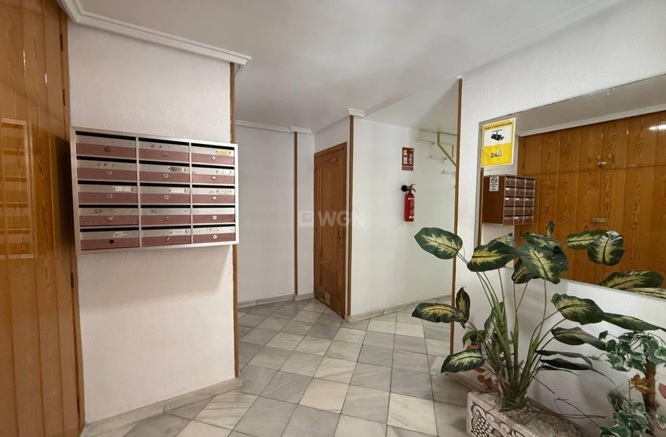 Odsprzedaż - Mieszkanie w bloku - Torrevieja - Centro