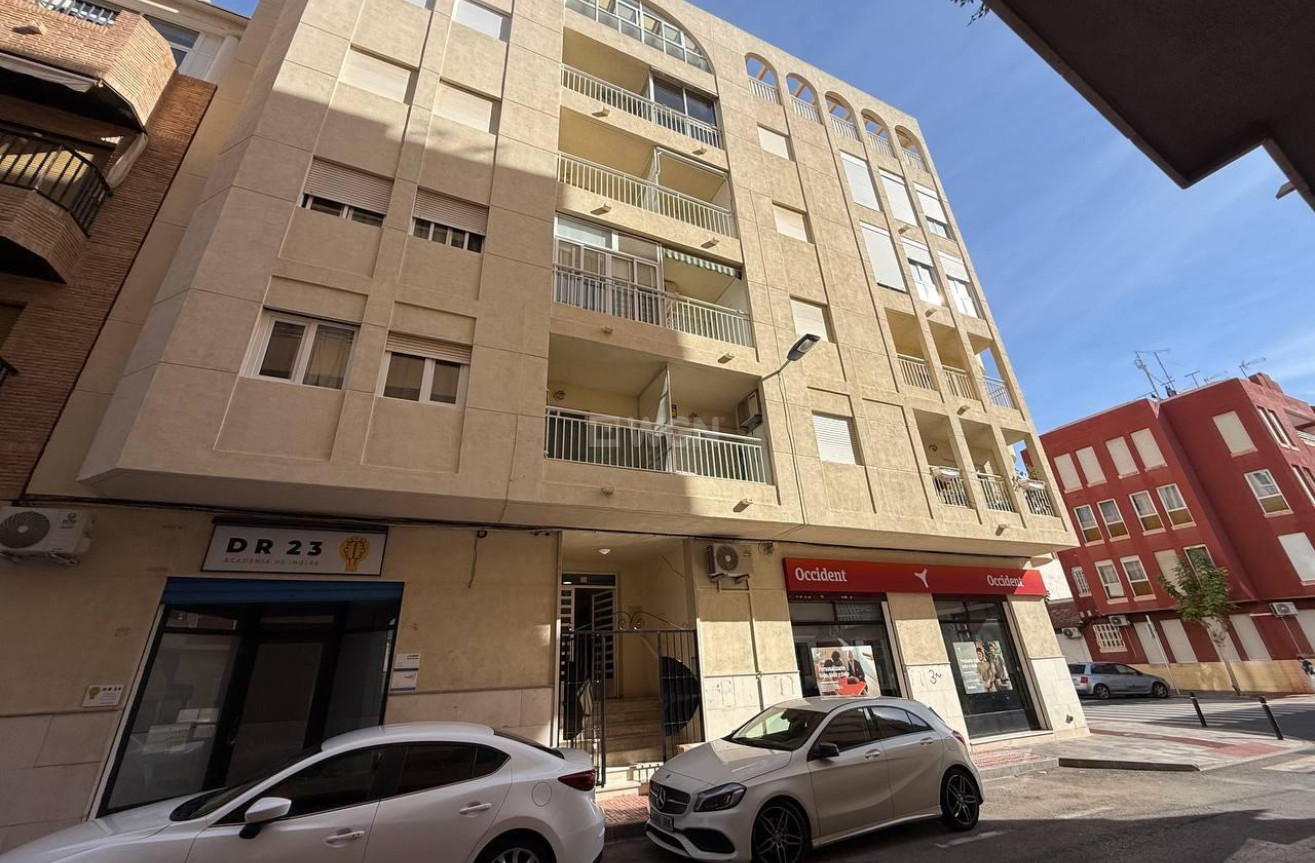 Odsprzedaż - Mieszkanie w bloku - Torrevieja - Centro