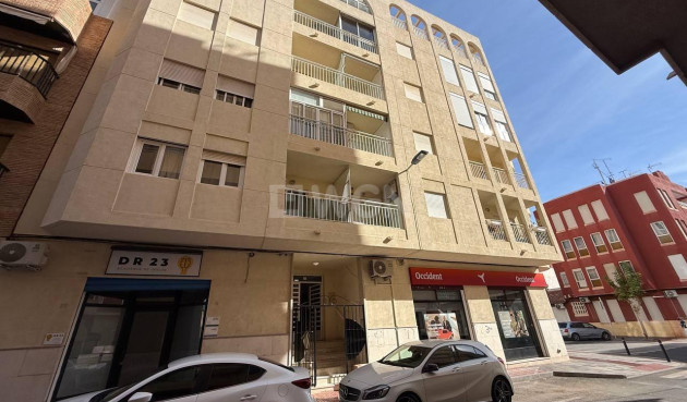 Odsprzedaż - Mieszkanie w bloku - Torrevieja - Centro