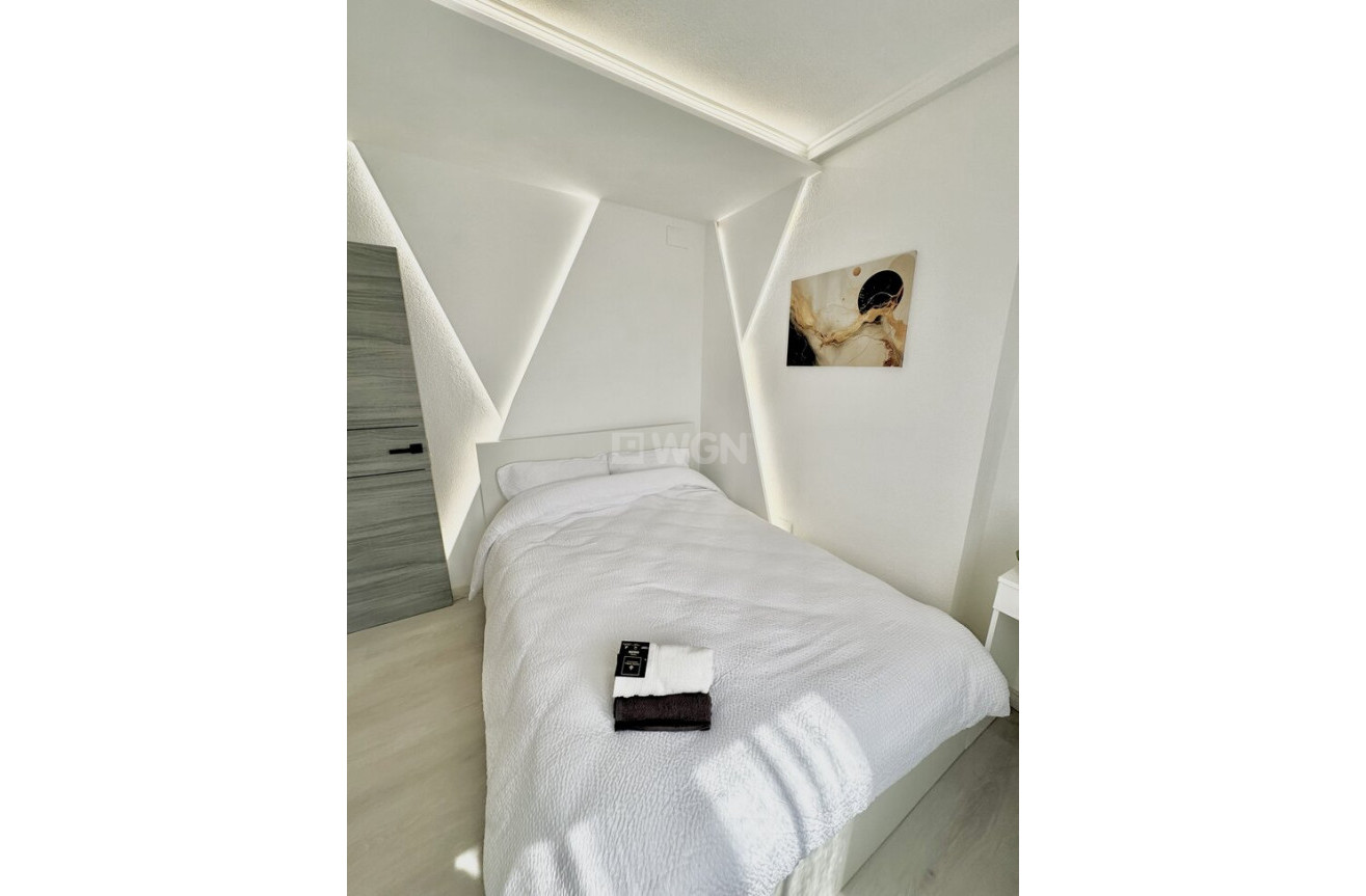 Odsprzedaż - Mieszkanie w bloku - Torrevieja - Centro