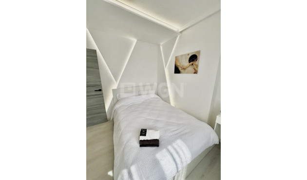 Odsprzedaż - Mieszkanie w bloku - Torrevieja - Centro