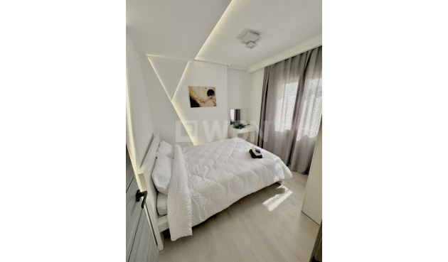 Odsprzedaż - Mieszkanie w bloku - Torrevieja - Centro