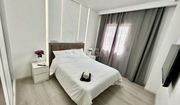 Odsprzedaż - Mieszkanie w bloku - Torrevieja - Centro