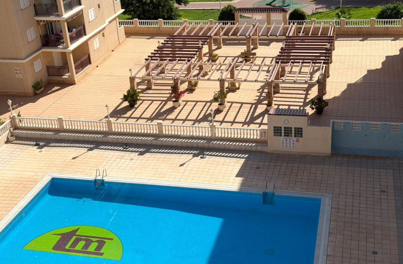 Odsprzedaż - Mieszkanie w bloku - Torrevieja - Los Europeos