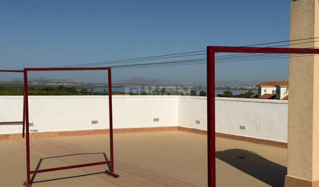 Odsprzedaż - Mieszkanie w bloku - Torrevieja - Los Europeos