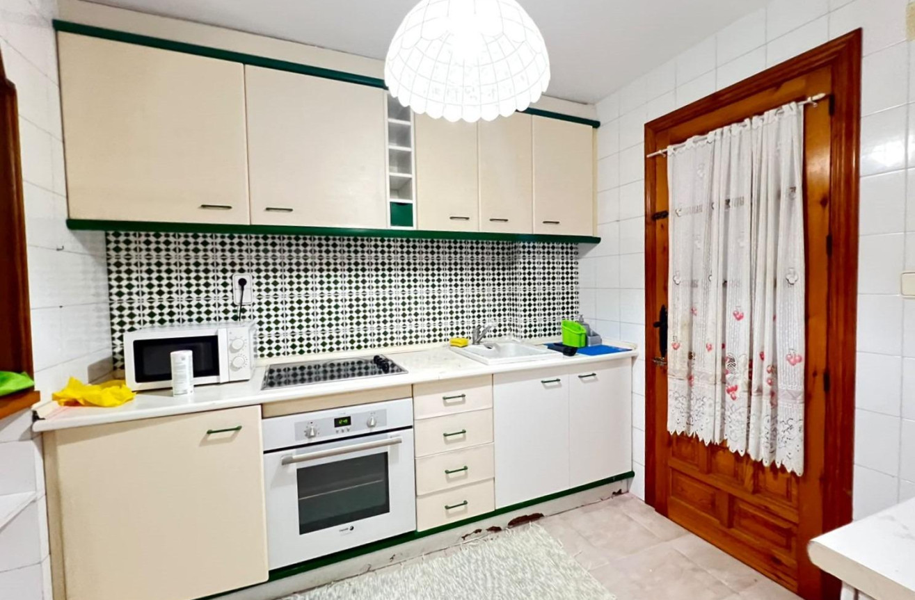 Odsprzedaż - Mieszkanie w bloku - Torrevieja - Playa de los Locos