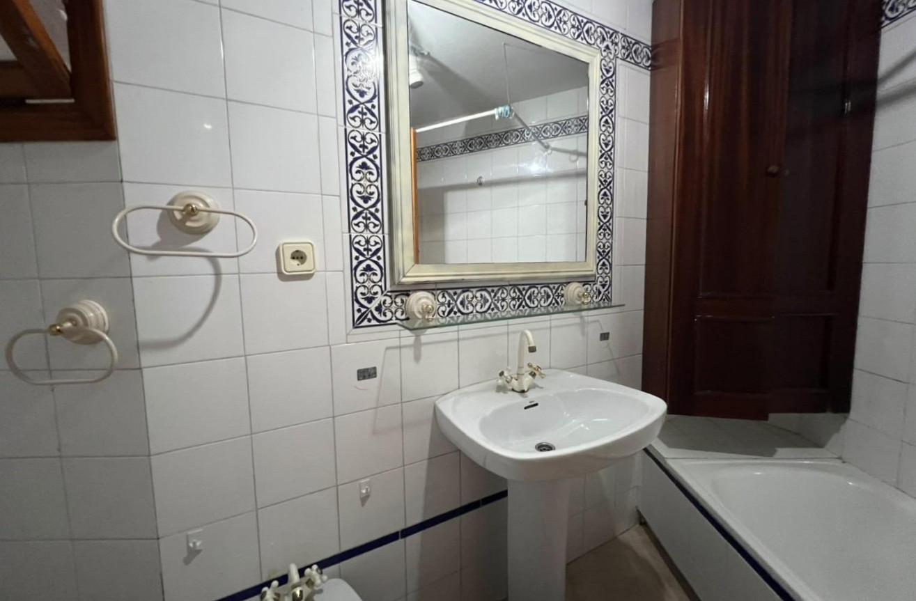 Odsprzedaż - Mieszkanie w bloku - Torrevieja - Playa de los Locos