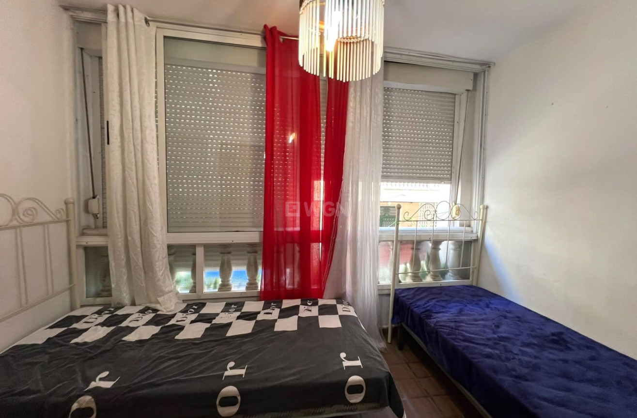 Odsprzedaż - Mieszkanie w bloku - Torrevieja - Playa de los Locos
