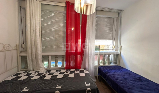 Odsprzedaż - Mieszkanie w bloku - Torrevieja - Playa de los Locos