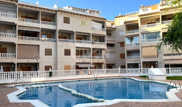Odsprzedaż - Mieszkanie w bloku - Torrevieja - Playa de los Locos