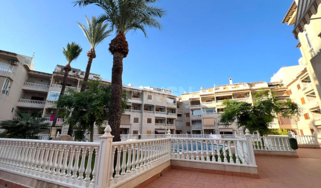 Odsprzedaż - Mieszkanie w bloku - Torrevieja - Playa de los Locos