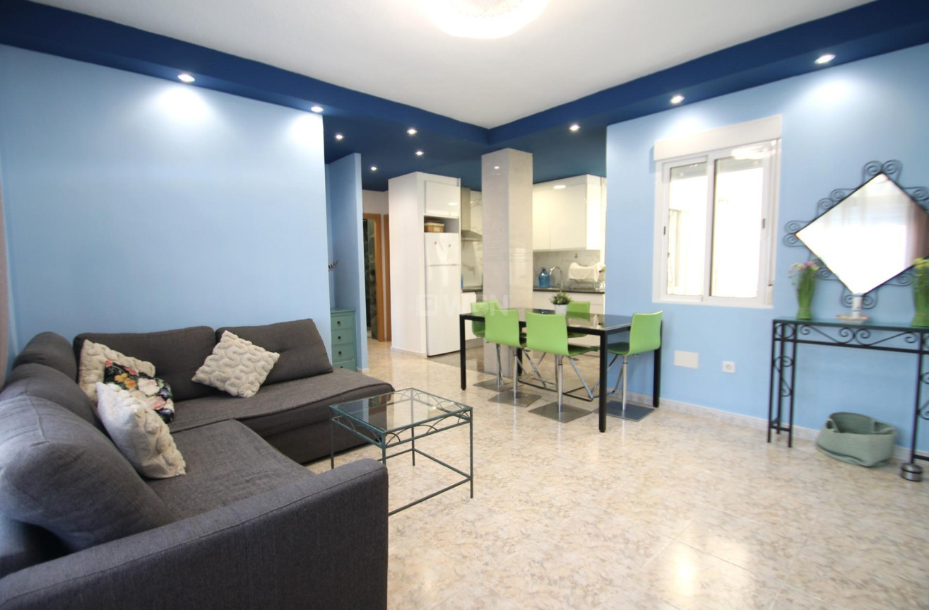 Odsprzedaż - Mieszkanie w bloku - Torrevieja - Playa De Los Naufragos