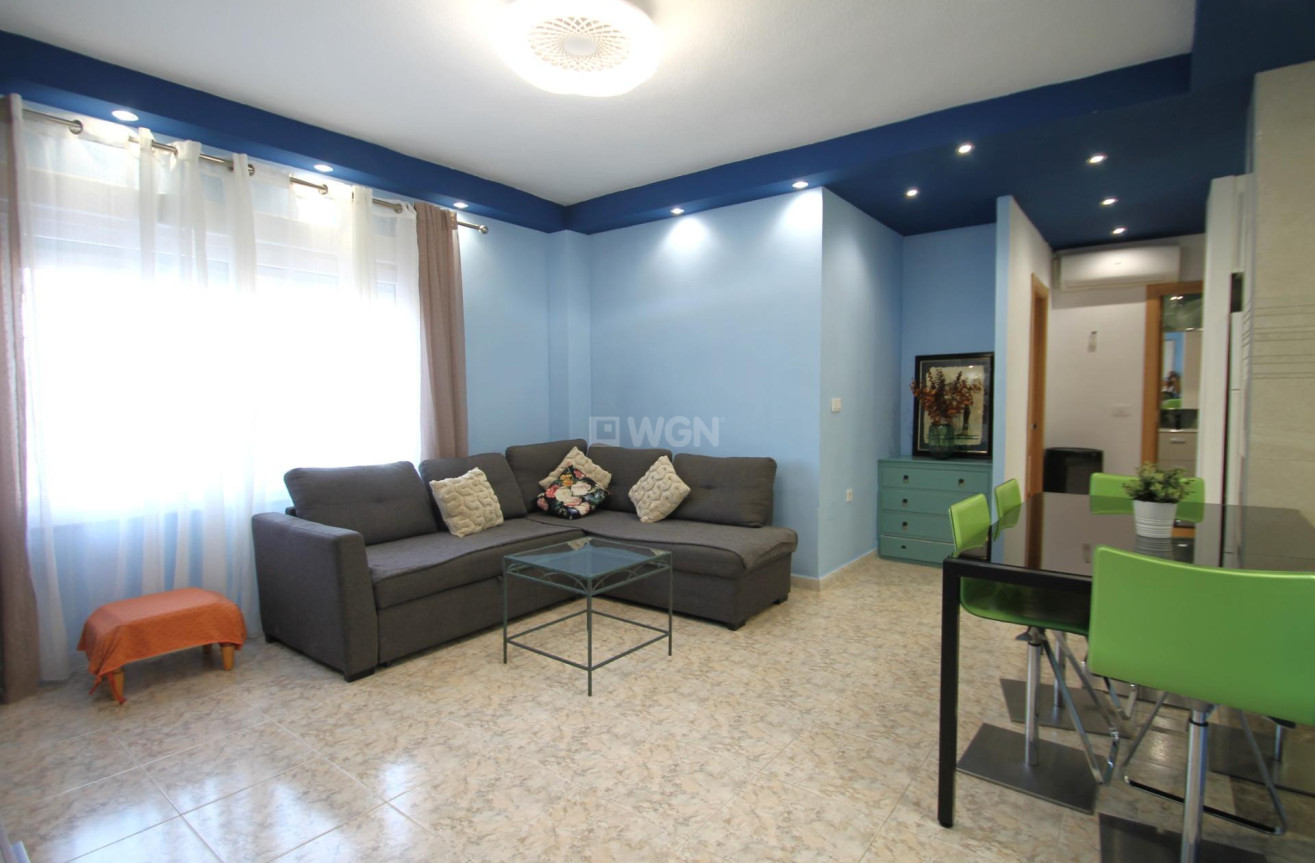 Odsprzedaż - Mieszkanie w bloku - Torrevieja - Playa De Los Naufragos