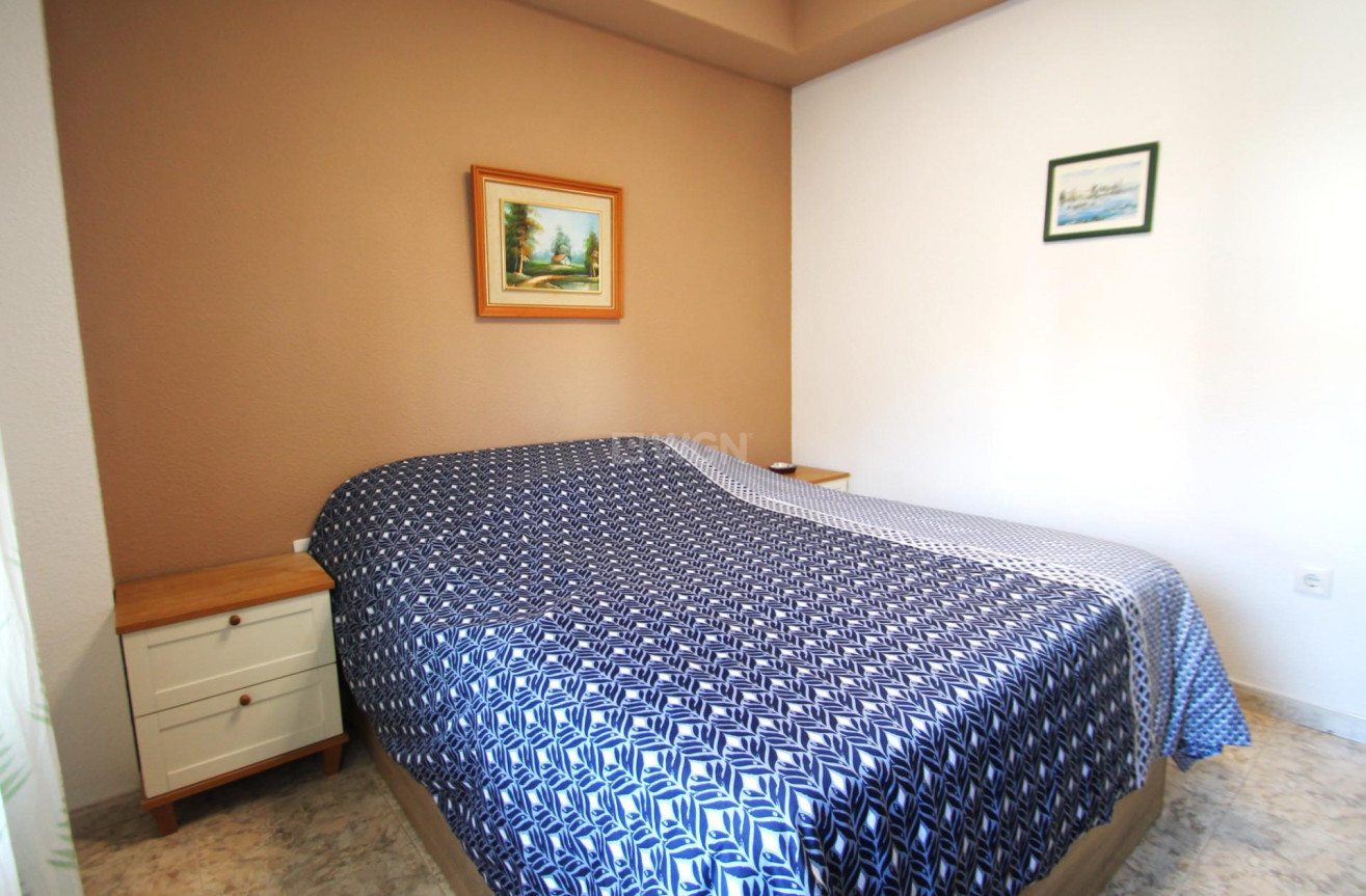 Odsprzedaż - Mieszkanie w bloku - Torrevieja - Playa De Los Naufragos