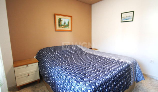 Odsprzedaż - Mieszkanie w bloku - Torrevieja - Playa De Los Naufragos