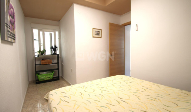 Odsprzedaż - Mieszkanie w bloku - Torrevieja - Playa De Los Naufragos
