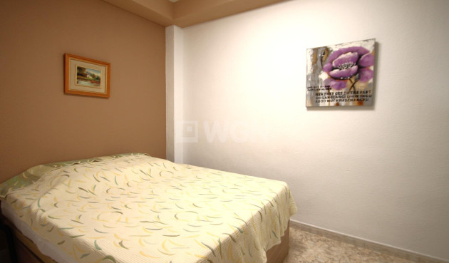 Odsprzedaż - Mieszkanie w bloku - Torrevieja - Playa De Los Naufragos