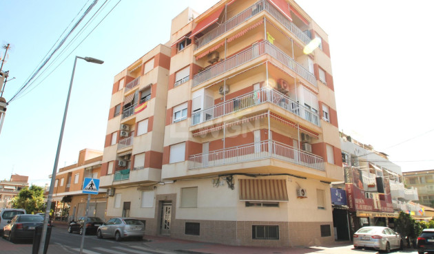 Odsprzedaż - Mieszkanie w bloku - Torrevieja - Playa De Los Naufragos