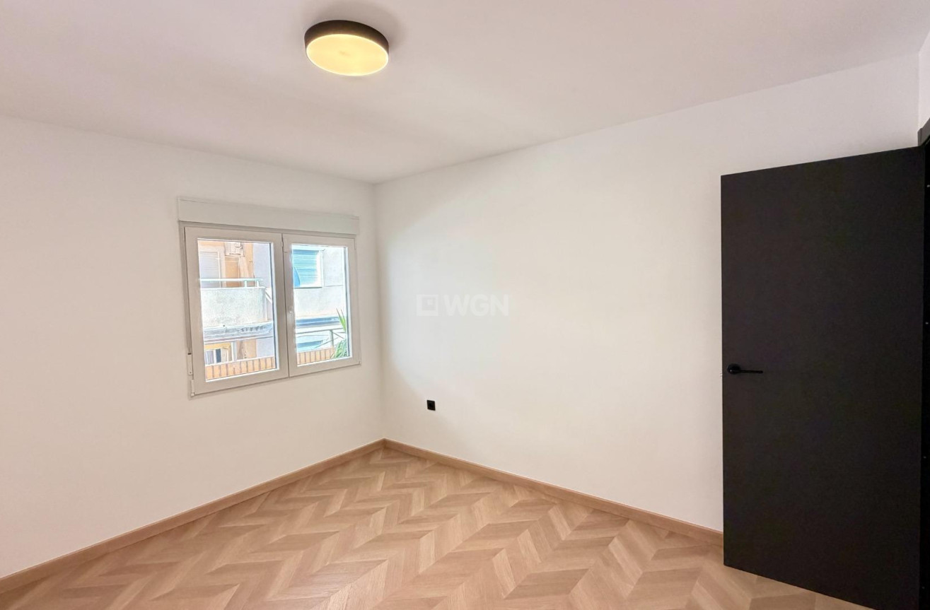 Resale - Apartment / flat - Torrevieja - Playa del Cura