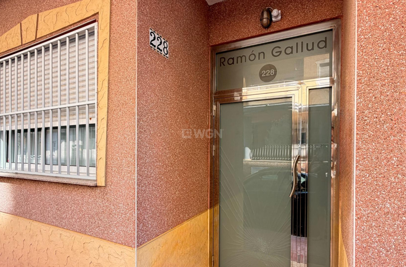 Resale - Apartment / flat - Torrevieja - Playa del Cura