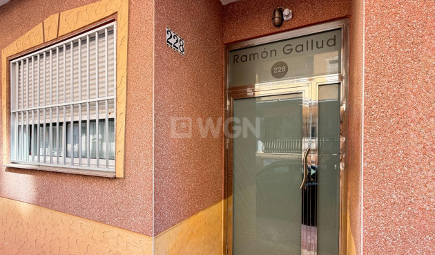 Resale - Apartment / flat - Torrevieja - Playa del Cura