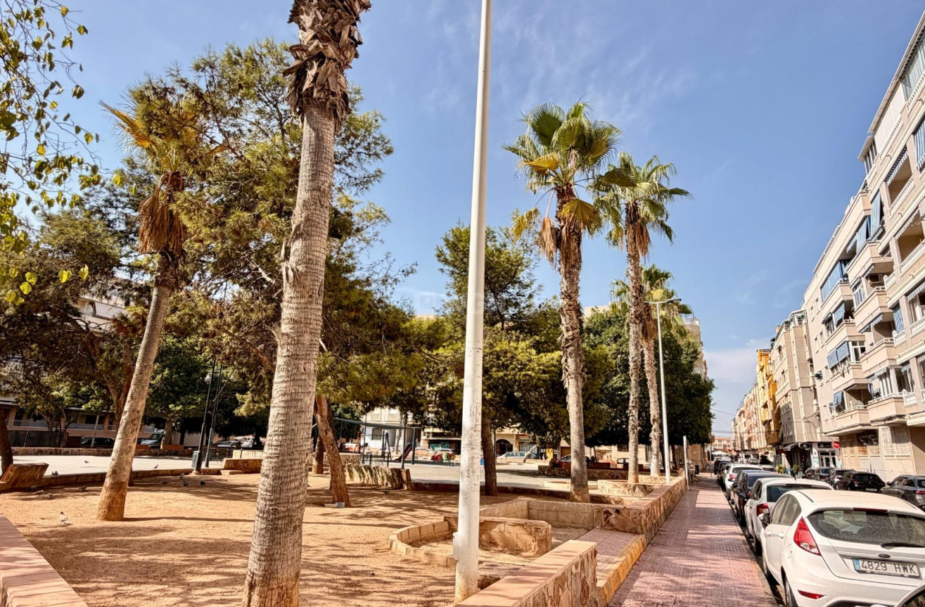 Resale - Apartment / flat - Torrevieja - Playa del Cura