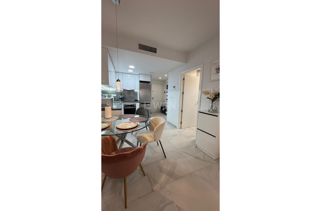 Resale - Apartment / flat - Torrevieja - Estacion De Autobuses