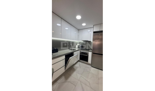 Resale - Apartment / flat - Torrevieja - Estacion De Autobuses