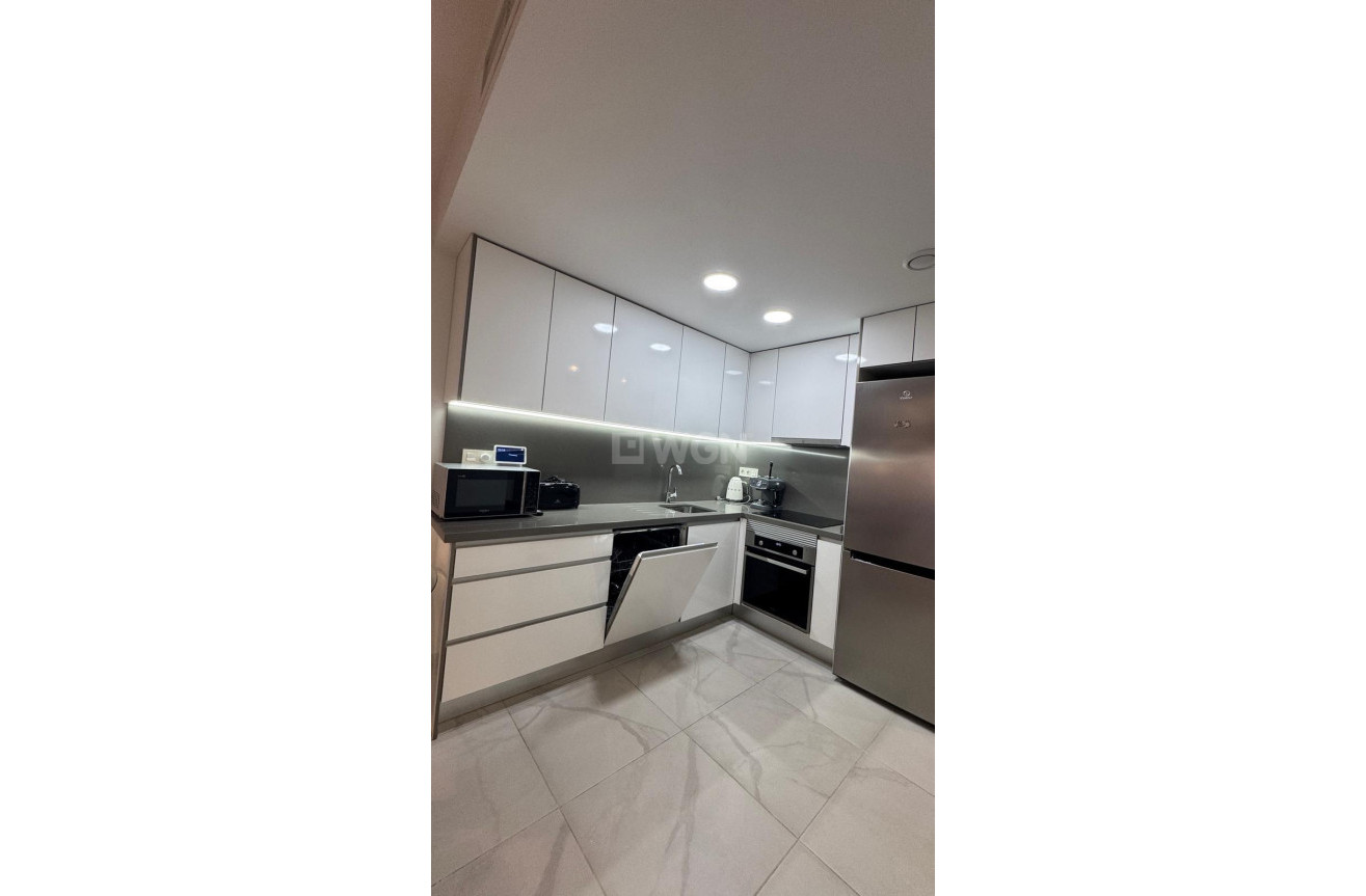 Resale - Apartment / flat - Torrevieja - Estacion De Autobuses