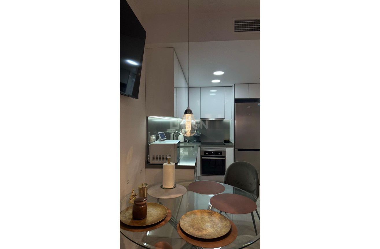 Resale - Apartment / flat - Torrevieja - Estacion De Autobuses