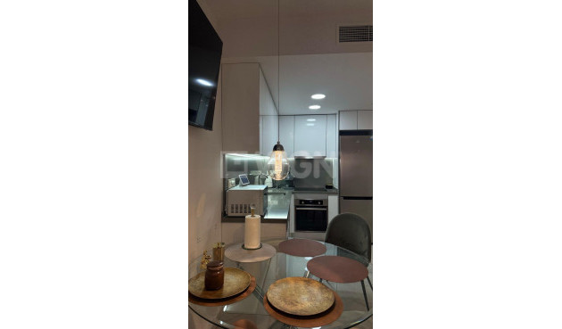 Resale - Apartment / flat - Torrevieja - Estacion De Autobuses