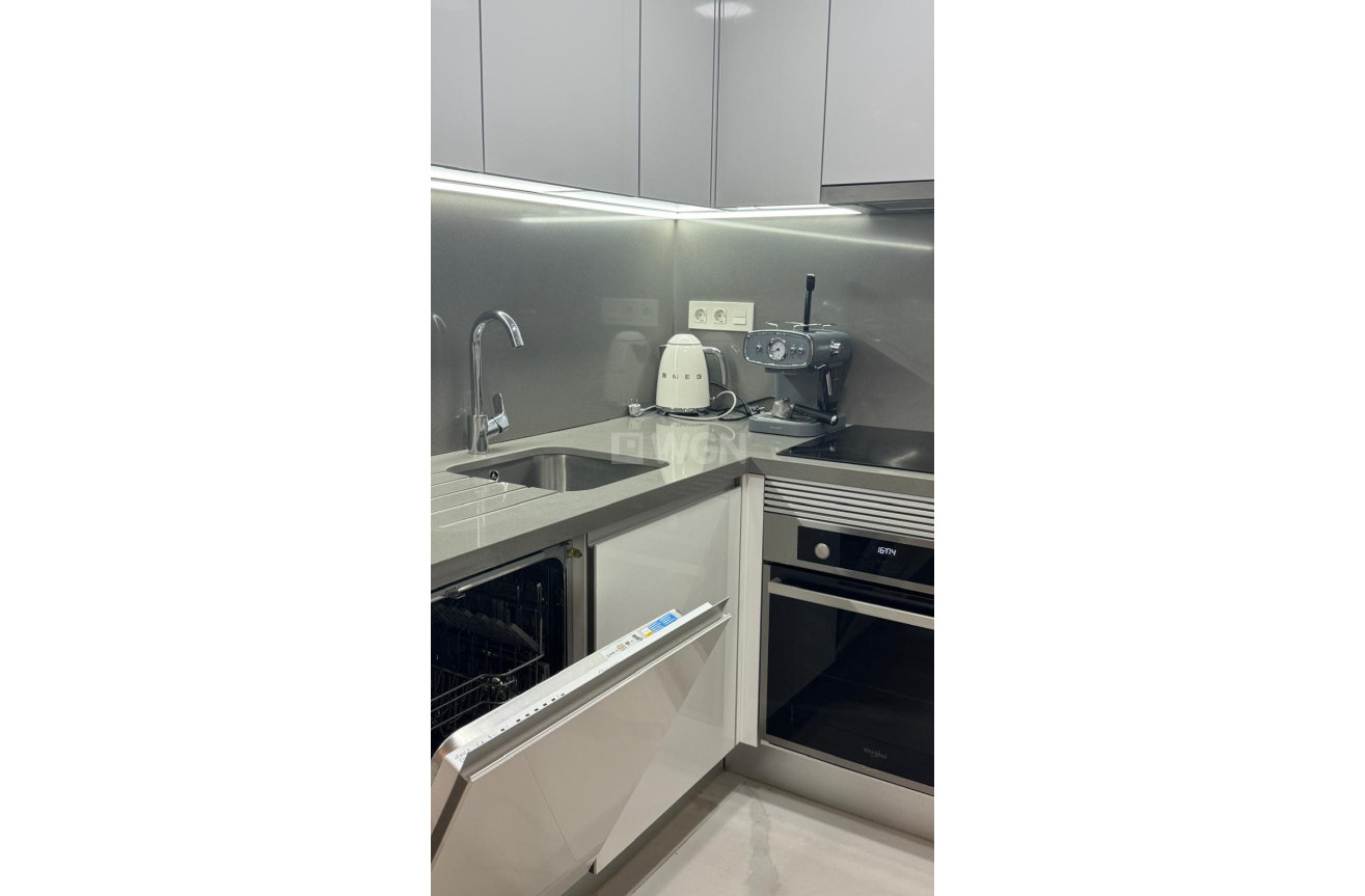 Resale - Apartment / flat - Torrevieja - Estacion De Autobuses