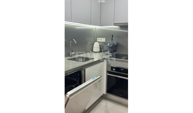 Resale - Apartment / flat - Torrevieja - Estacion De Autobuses