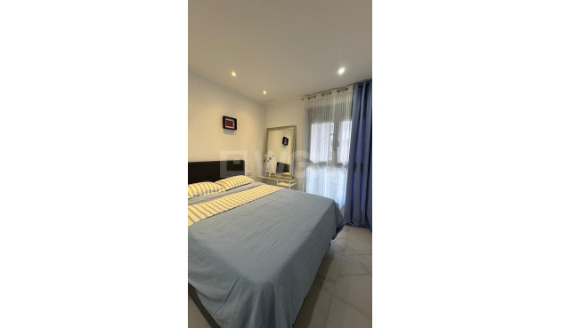 Resale - Apartment / flat - Torrevieja - Estacion De Autobuses
